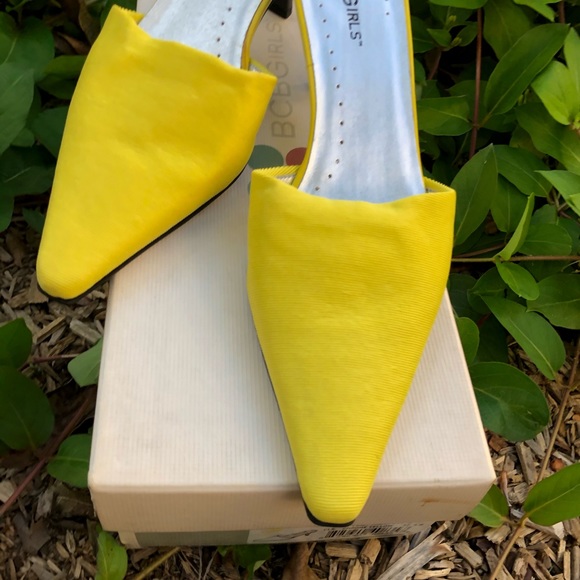 NWT BCBG Yellow Mule - Picture 2 of 5